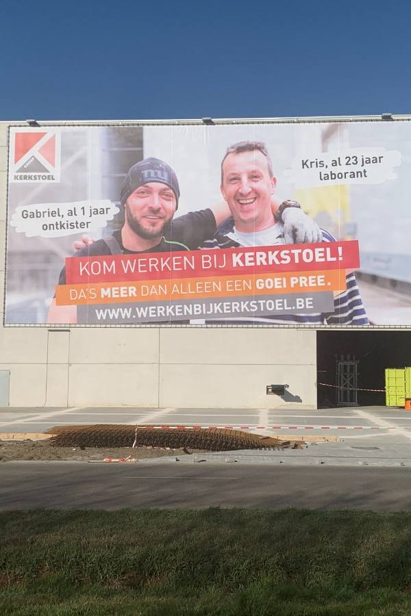 Buizenframe tegen gevel