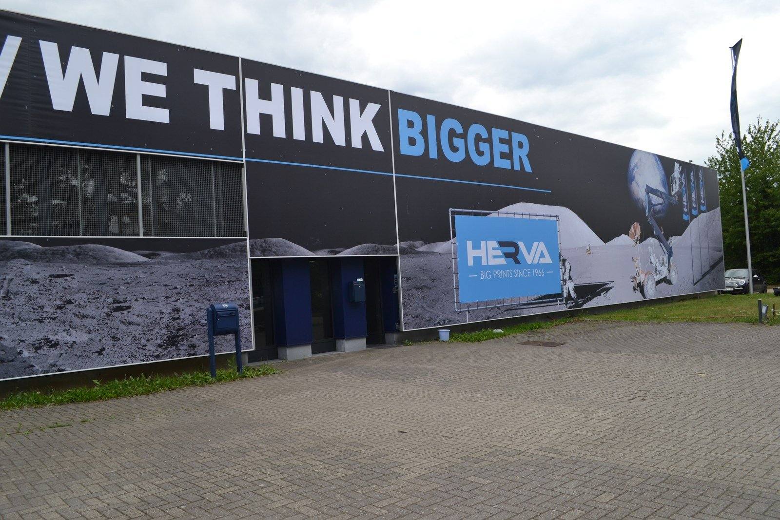 Signframe aan gevel