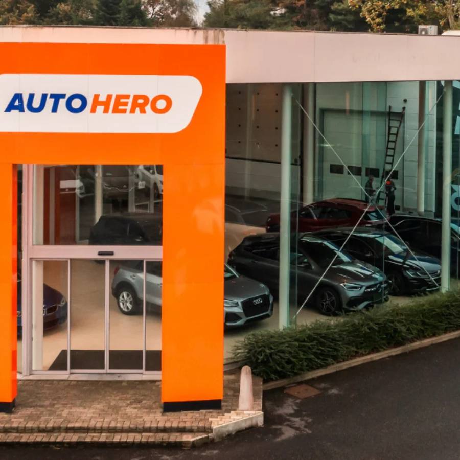 Gevel- & sitebranding AutoHero — Automotive (beeld 2 van 2) · realisatie door Herva-Doublet