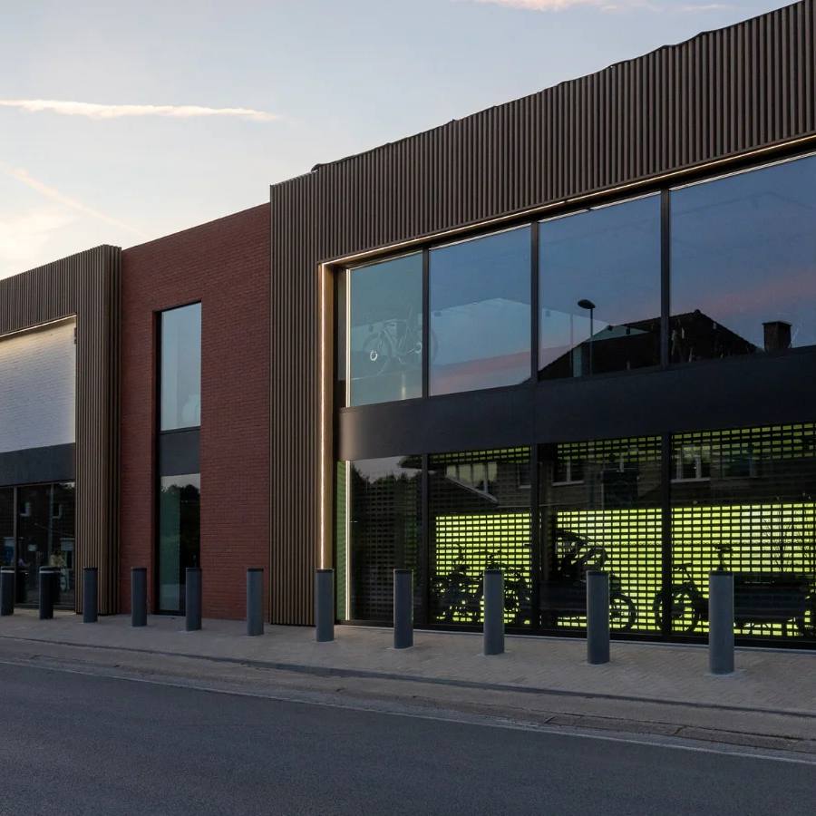 Gevelaankleding Niels Albert voor Niels Albert Cycling — Retail (beeld 2 van 4) · realisatie door Herva-Doublet