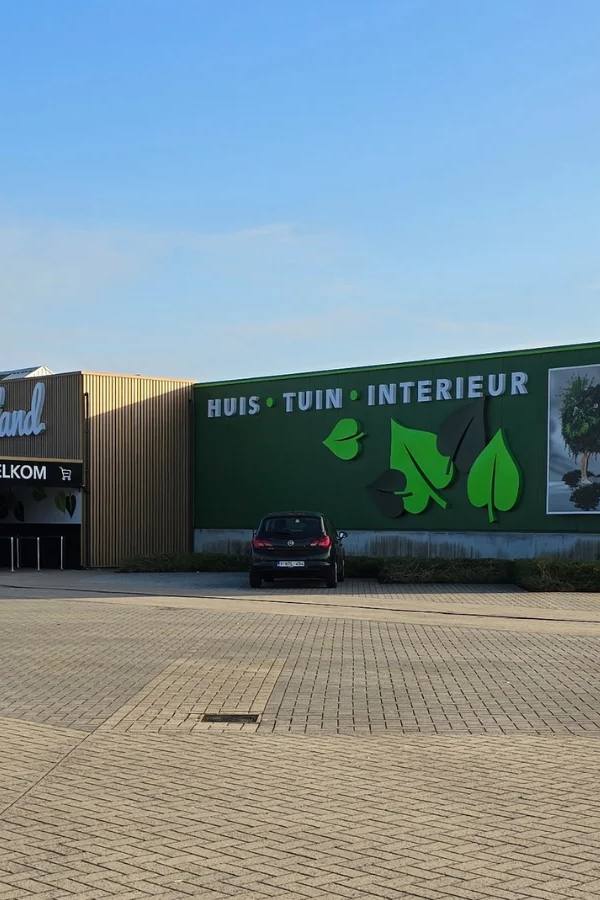 Gevelaankleding Bloemenland — Retail (beeld 1 van 2) · realisatie door Herva-Doublet