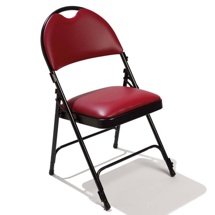 Chaise pliante métallique garnie de vinyle