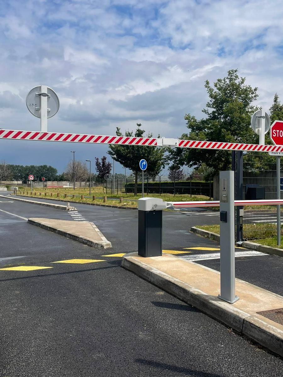 Draaibaar hoogtebegrenzingsportiek