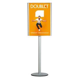 Dubbelzijdige affichestandaard op voet