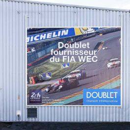 Wandkadersysteem voor snelle affichewissel
