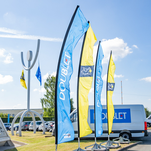 Parcoursaankleding met sponsorbogen